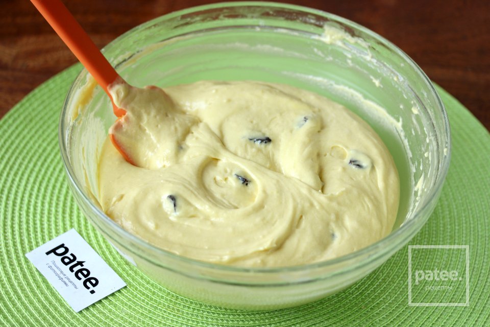 Кекс на сметане с черносливом - Шаг 9