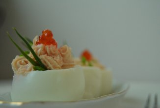 яйца, фаршированные муссом из копченой семги