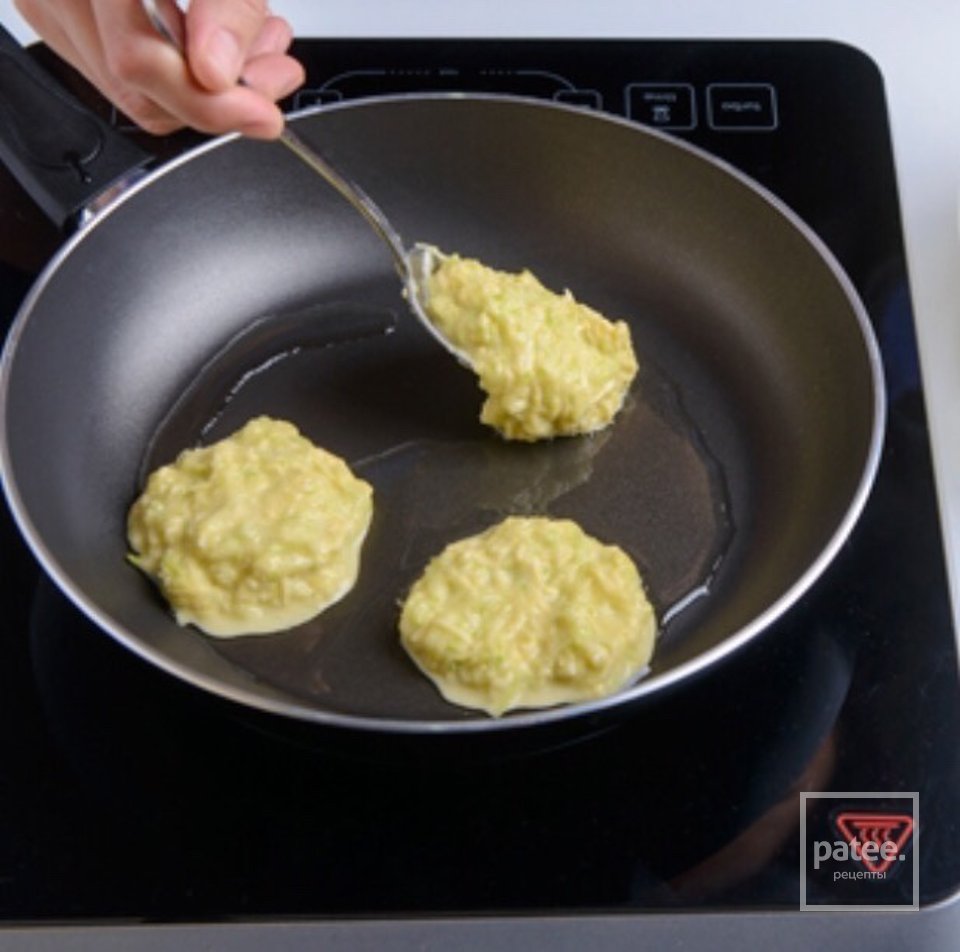 Кабачковые оладьи с сыром - Шаг 3