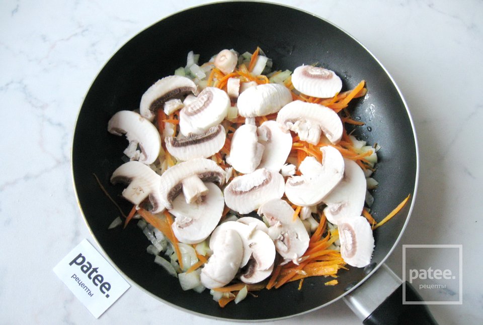 Свиная печень с грибами в соусе - Шаг 4