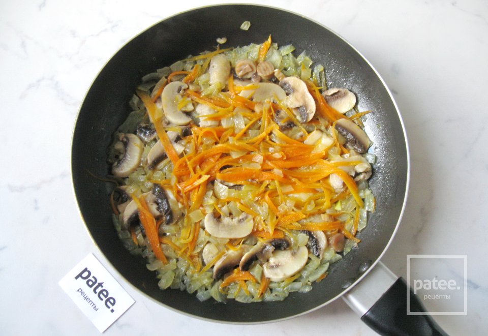 Свиная печень с грибами в соусе - Шаг 5