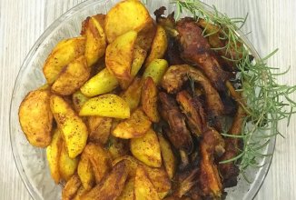 Картошка по-деревенски с курицей запеченной в рукаве