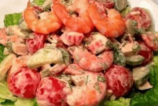 Салат с креветками и рукколой