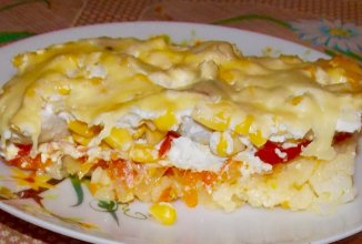 Запеканка с рисом, куриным филе, кукурузой и овощами