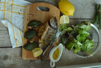 дорадо с кнедлями из шпината