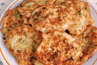 Кабачковые оладьи с сыром и зеленью