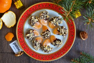 Дольки мандарин в шоколаде с орехами