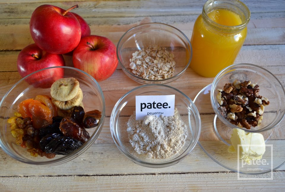 Запеченные яблоки с сухофруктами и овсяной крошкой - Шаг 1