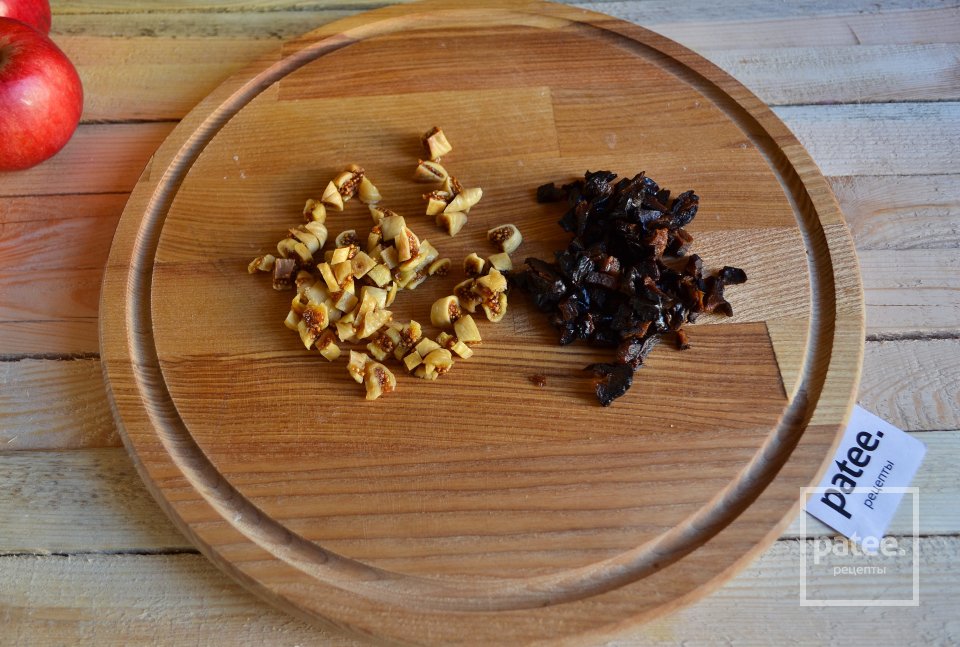 Запеченные яблоки с сухофруктами и овсяной крошкой - Шаг 8