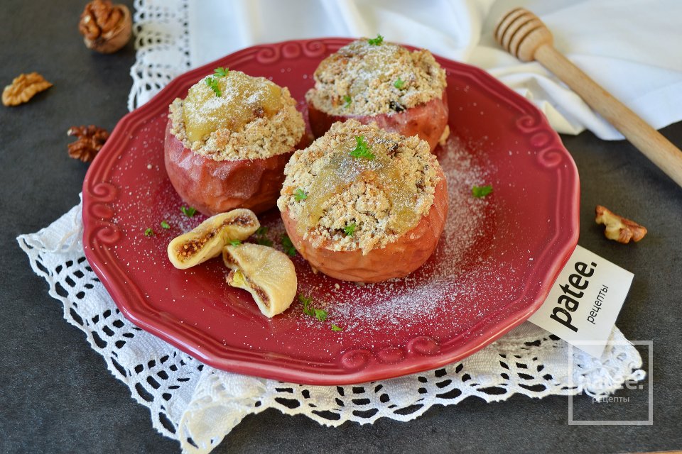 Запеченные яблоки с сухофруктами и овсяной крошкой - Шаг 15