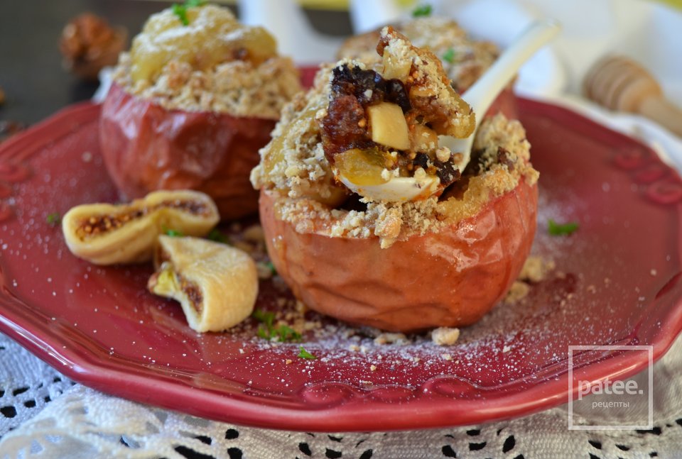 Запеченные яблоки с сухофруктами и овсяной крошкой - Шаг 16