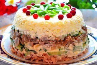 Салат с курицей и шампиньонами