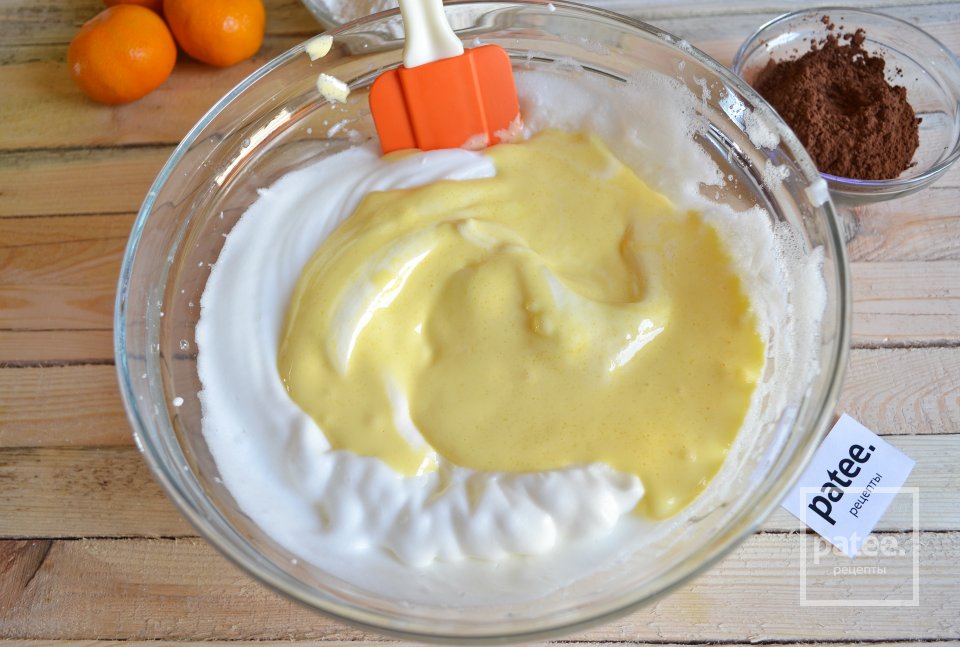 Шоколадный торт с нежным творожным кремом и мандаринами - Шаг 5