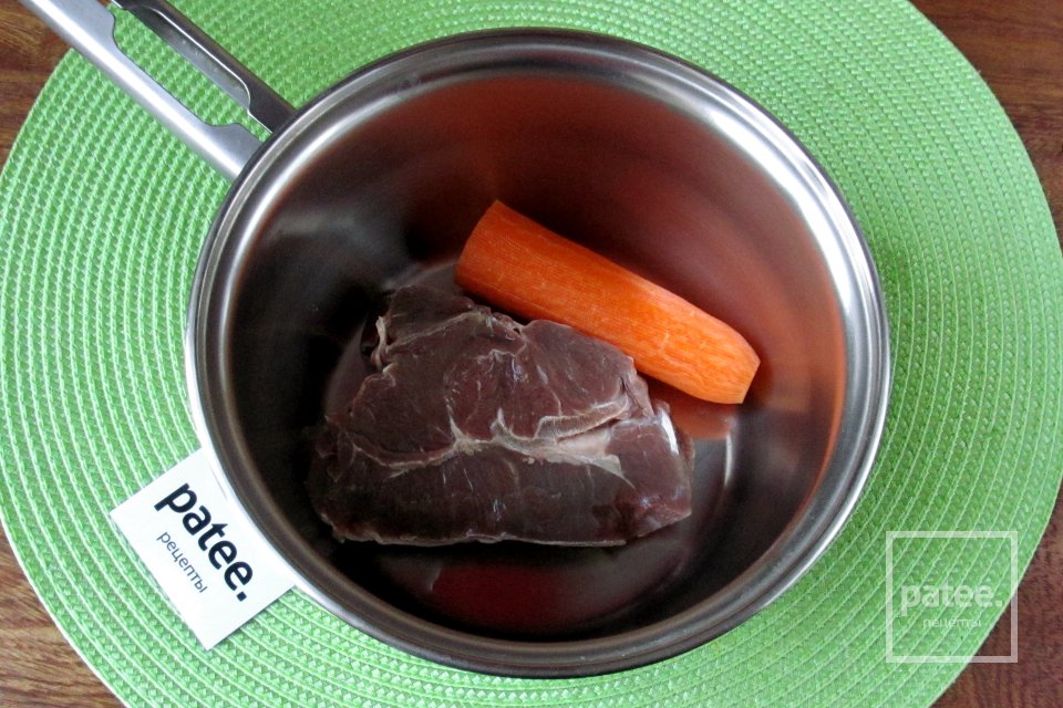 Салат Шишка с говядиной, грибами и яйцом - Шаг 3