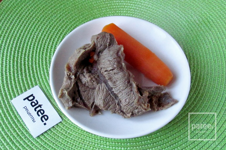 Салат Шишка с говядиной, грибами и яйцом - Шаг 5