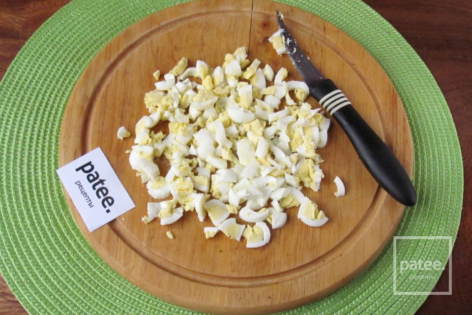 Салат Шишка с говядиной, грибами и яйцом - Шаг 10