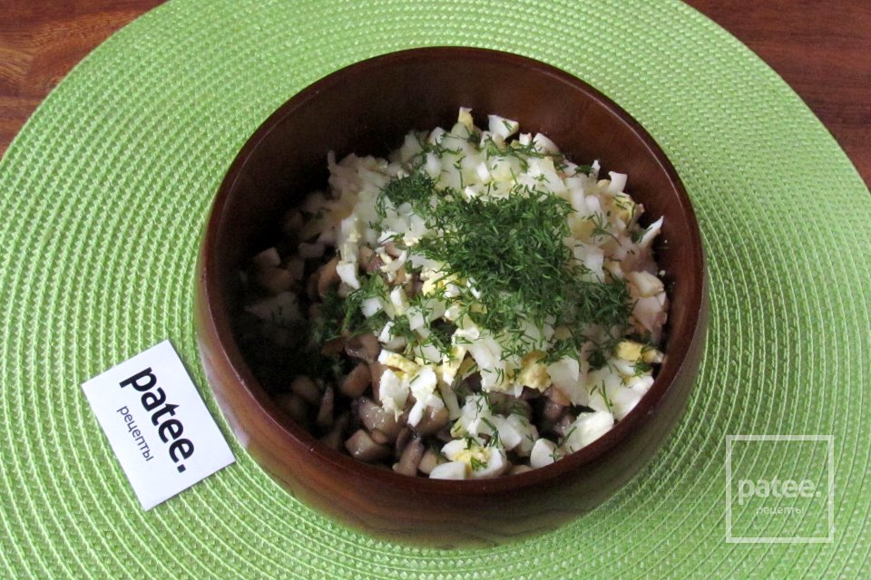 Салат Шишка с говядиной, грибами и яйцом - Шаг 15