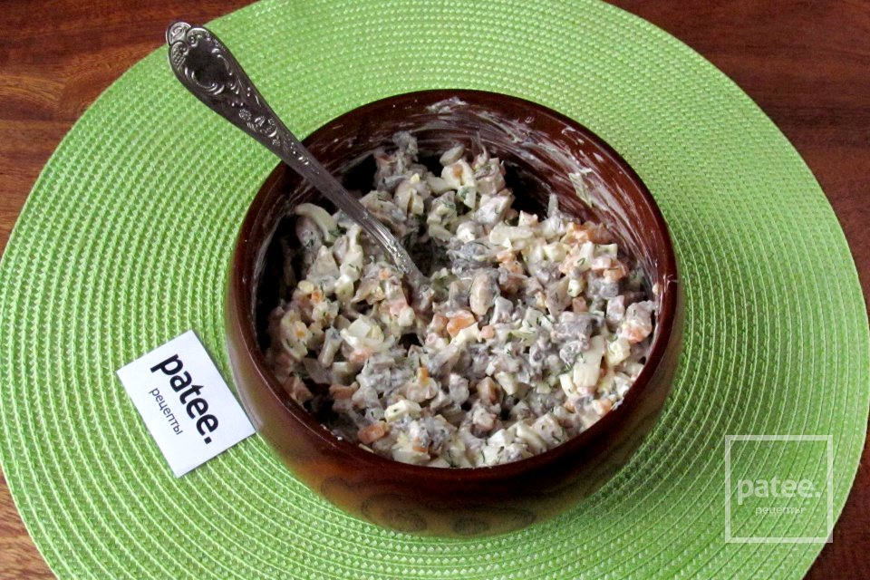 Салат Шишка с говядиной, грибами и яйцом - Шаг 17