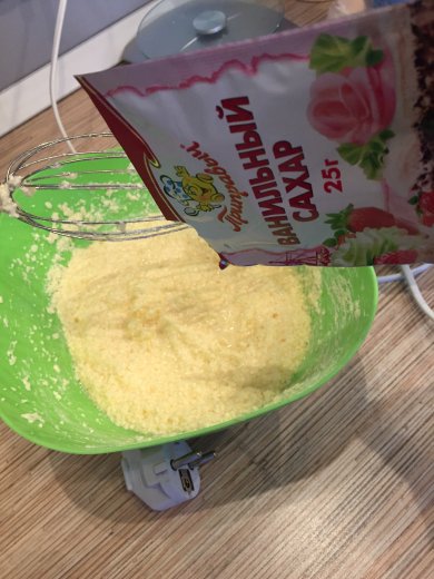 Кексы с бананом и клубникой - Шаг 4