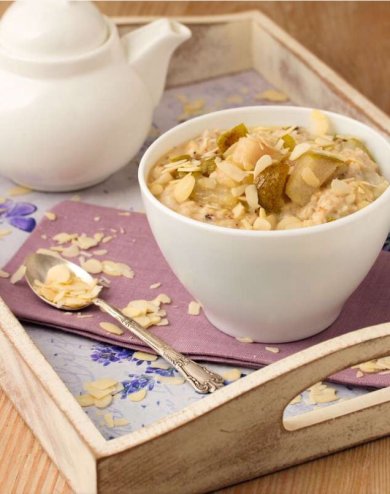 Овсяная каша с грушей и мёдом