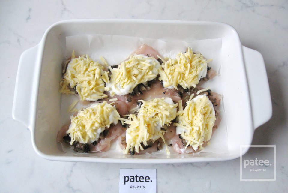 Куриная грудка с грибами и сыром - Шаг 11