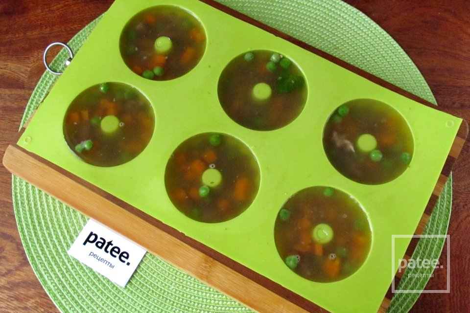 Праздничное заливное из мяса - Шаг 16