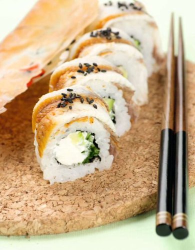 Ролл с угрём "дракон"