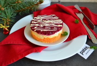 Нежный слоенный салат с плавленым сыром