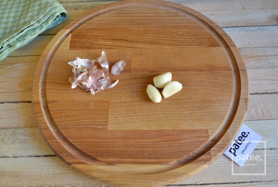 Нежный слоенный салат с плавленым сыром - Шаг 3