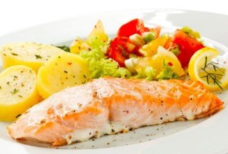 Лосось с картофелем в рукаве