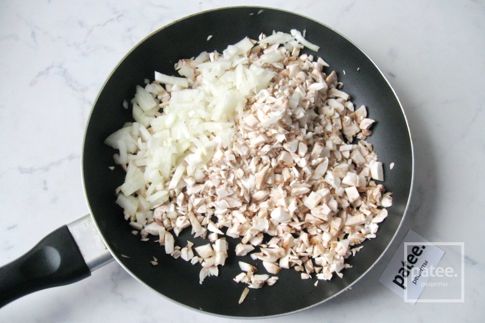 Рулет из свинины с грибами - Шаг 6