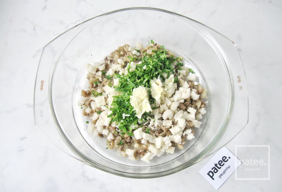 Рулет из свинины с грибами - Шаг 10