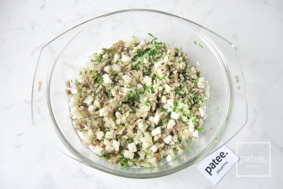 Рулет из свинины с грибами - Шаг 11