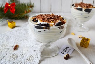 Чернослив с грецкими орехами в легком сметанном креме