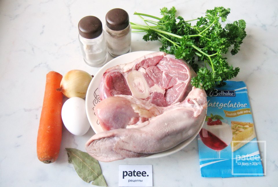 Холодец из говядины, языка и курицы в формочках - Шаг 1