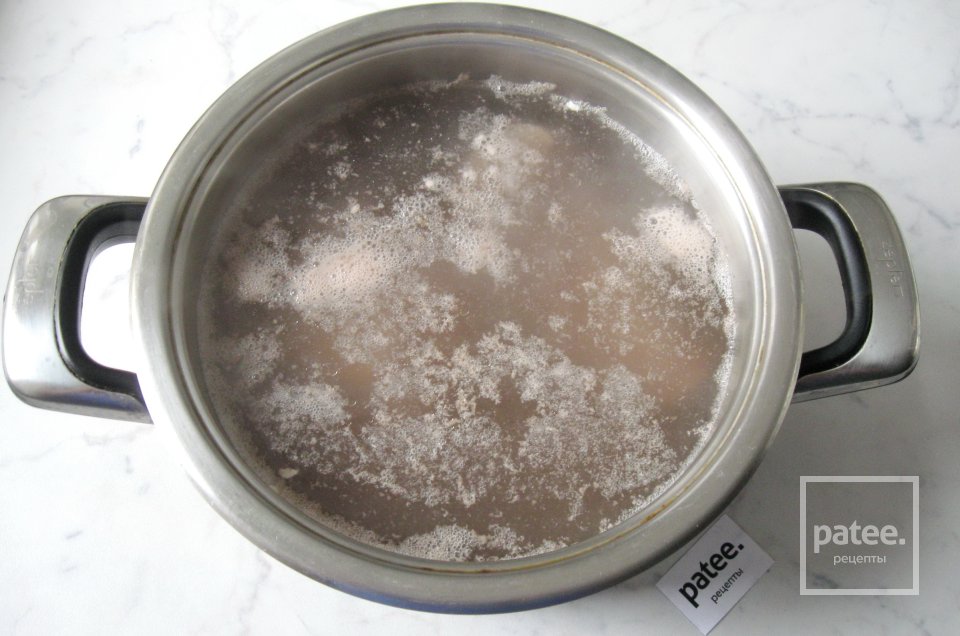 Холодец из говядины, языка и курицы в формочках - Шаг 3