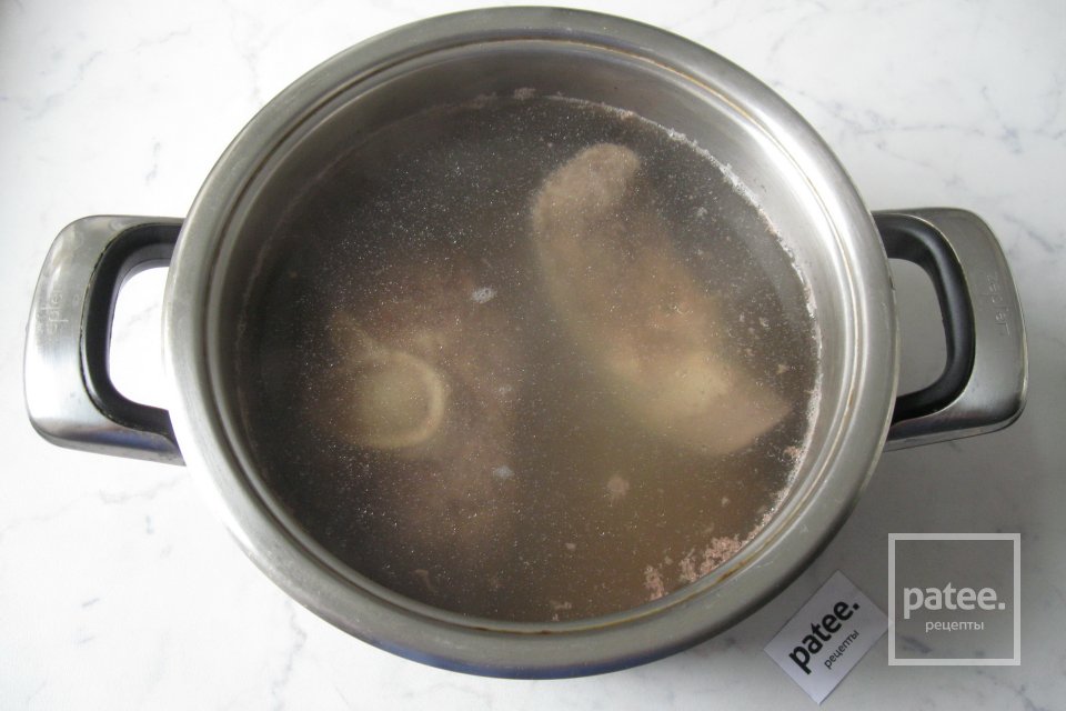 Холодец из говядины, языка и курицы в формочках - Шаг 4