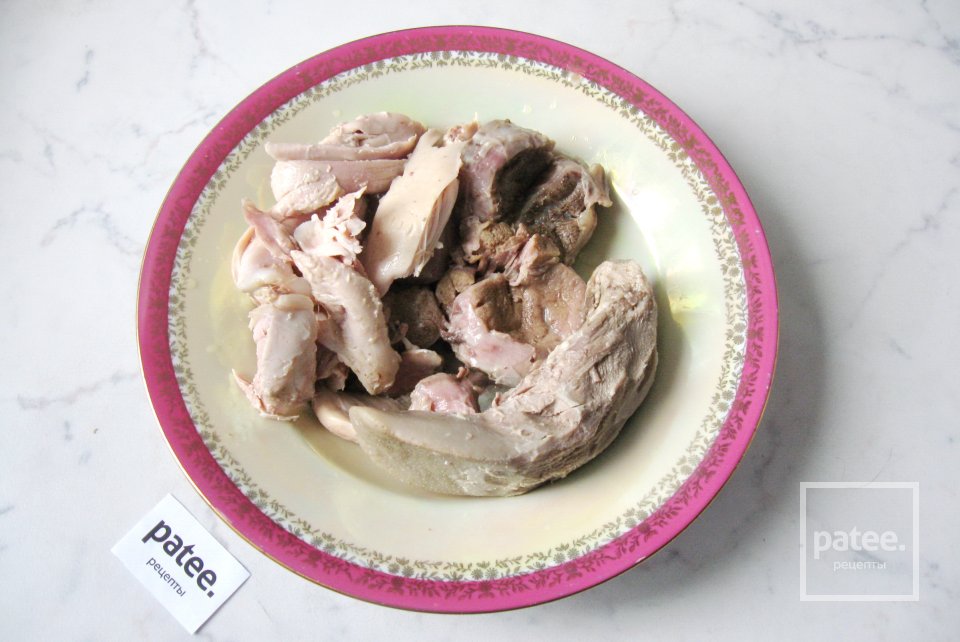 Холодец из говядины, языка и курицы в формочках - Шаг 10