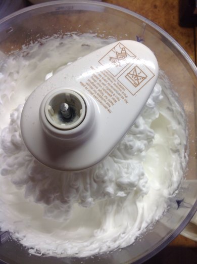 Бисквит ,,Розы на снегу" - Шаг 3