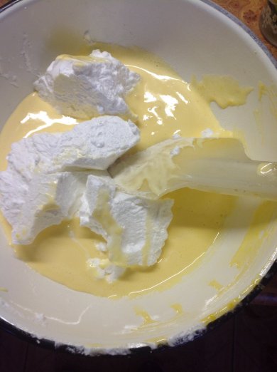 Бисквит ,,Розы на снегу" - Шаг 4