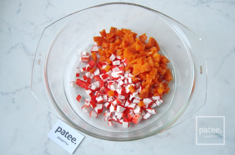 Салат с крабовыми палочками, апельсином и сыром - Шаг 3