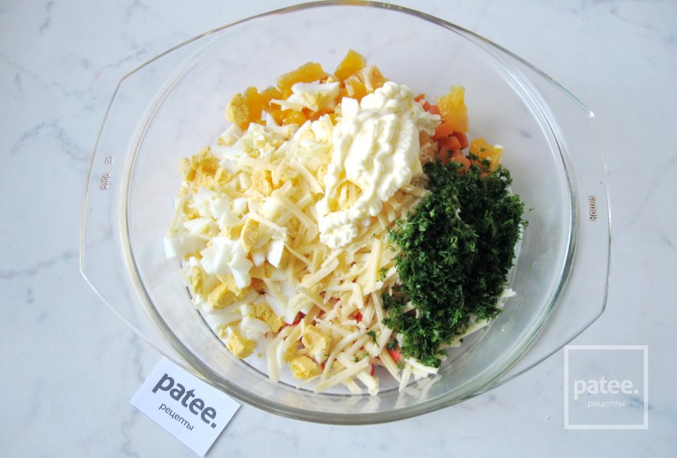 Салат с крабовыми палочками, апельсином и сыром - Шаг 8