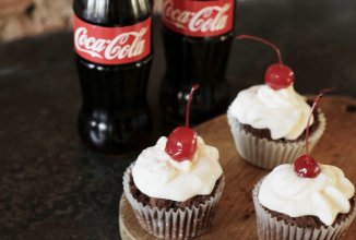 Вишнёвые капкейки с колой