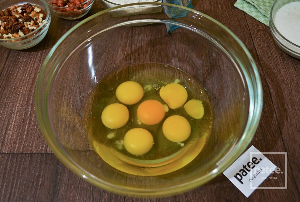 Быстрый карамельный торт с орехами - Шаг 2