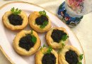 Корзиночки из слоенного теста с чёрной икрой или волованы на скорую руку