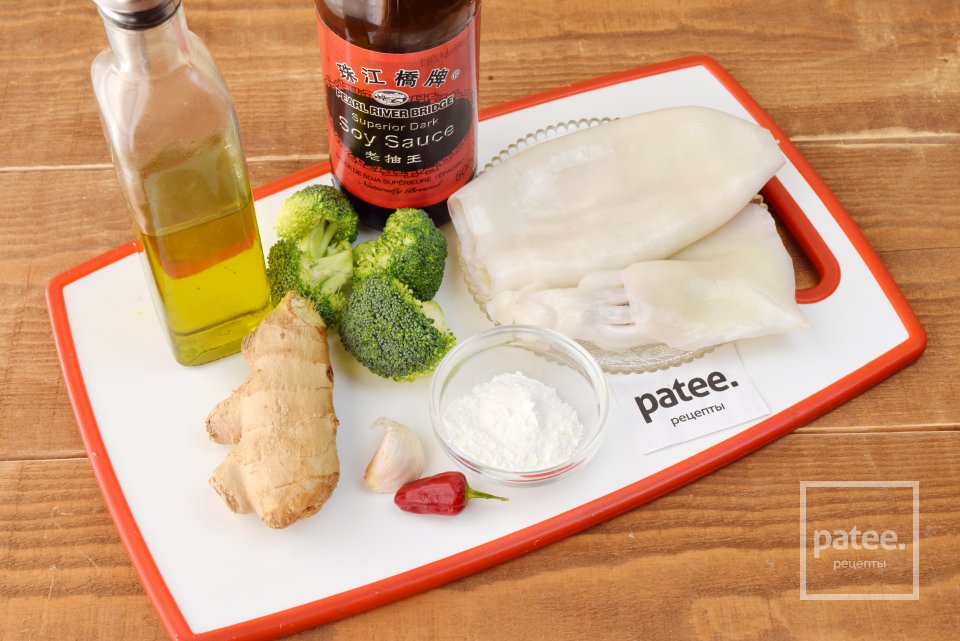 Кальмары с брокколи в воке - Шаг 1