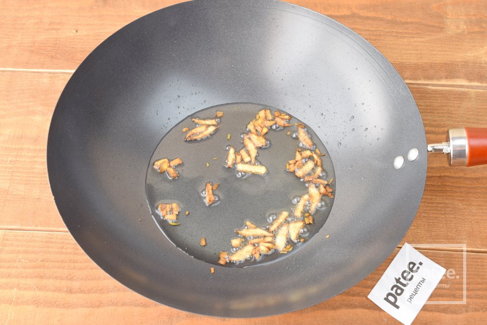 Кальмары с брокколи в воке - Шаг 3