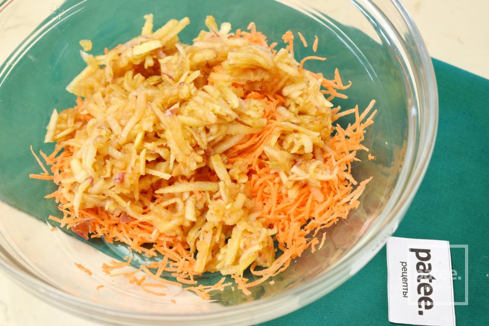 Творожная запеканка с морковью и яблоком - Шаг 2