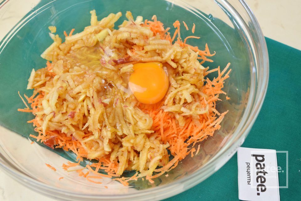 Творожная запеканка с морковью и яблоком - Шаг 3