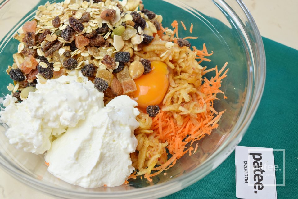 Творожная запеканка с морковью и яблоком - Шаг 5